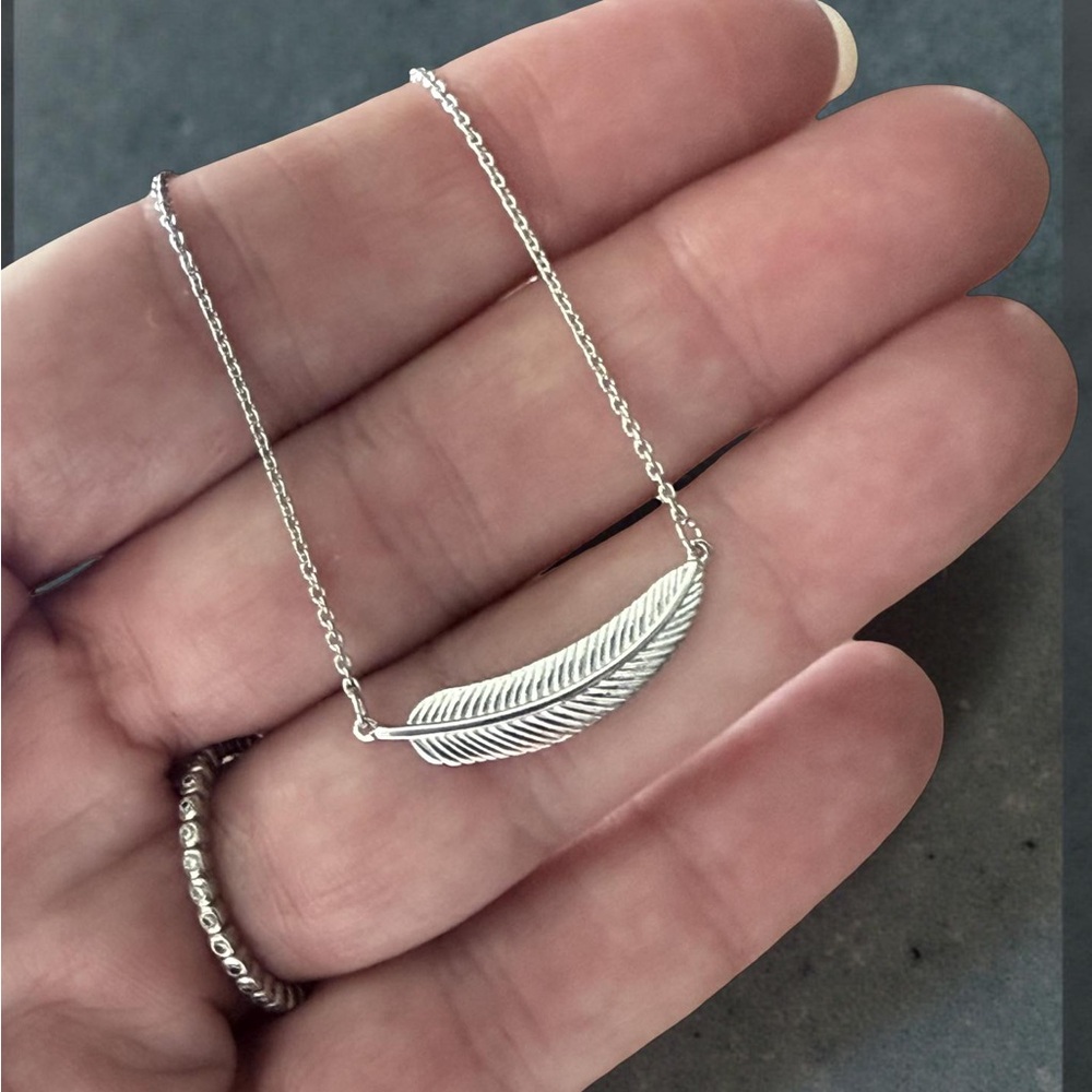 NWT 925 Sterling Silver Sideways Feather Necklace! NEW! - Picture 4 of 7